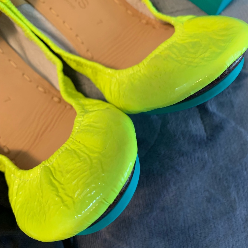New In Box Women’s Tieks Unmellow Yellow size 7 - Picture 3 of 6